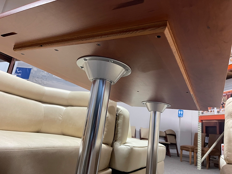 RV dining booth Installation with removable table legs